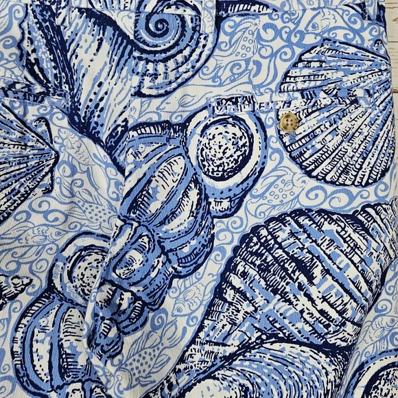 Lilly Pulitzer | Belmont Blue Pop Up Stuffed Shells Mens Shorts - Picture 4 of 5